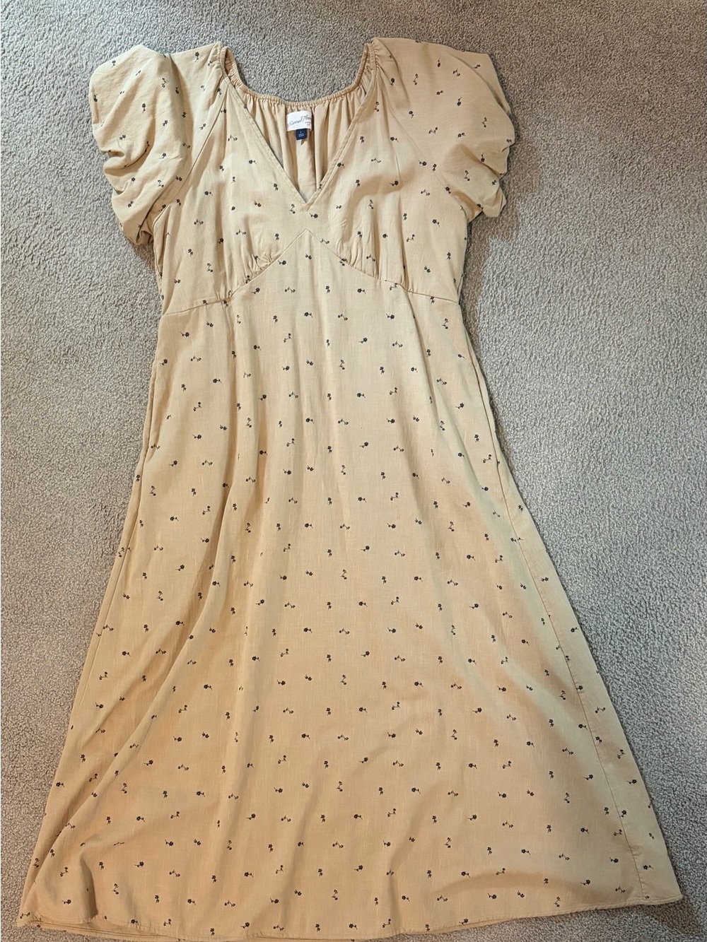 Universal Thread Cream Midi Dress size large with pockets